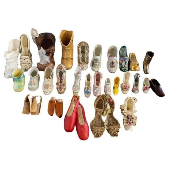 Vintage Shoe Collection 26 Piece Set Featuring Ceramic Porcelain & Myrtlewood Mi - Picture 1 of 12